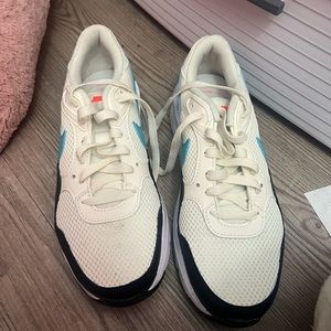 Nike Air Max Women’s 7.5
